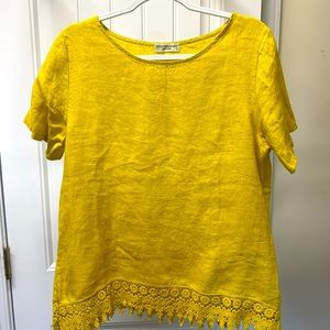 Short sleeve linen top with “lace” embellishment. Size large